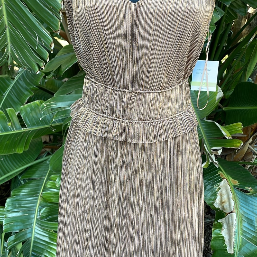 Taylor metallic gold Grecian style dress with  peplum - Picture 5 of 12